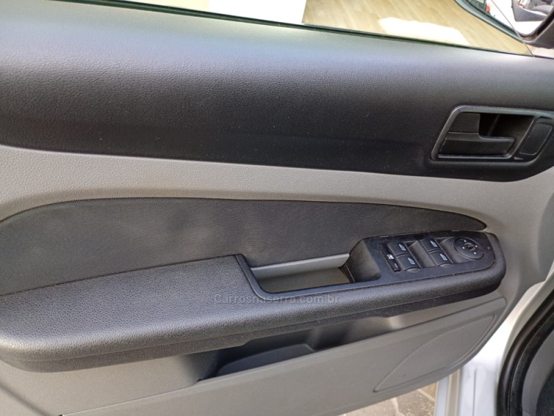 FOCUS 1.6 GL 16V FLEX 4P MANUAL - 2012 - FARROUPILHA