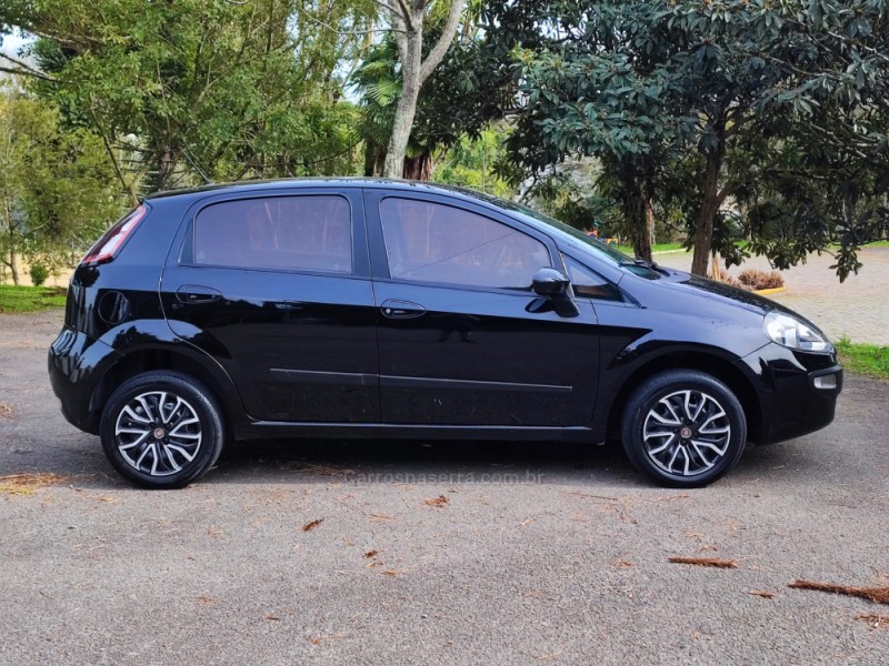 PUNTO 1.4 ATTRACTIVE 8V FLEX 4P MANUAL - 2013 - FARROUPILHA
