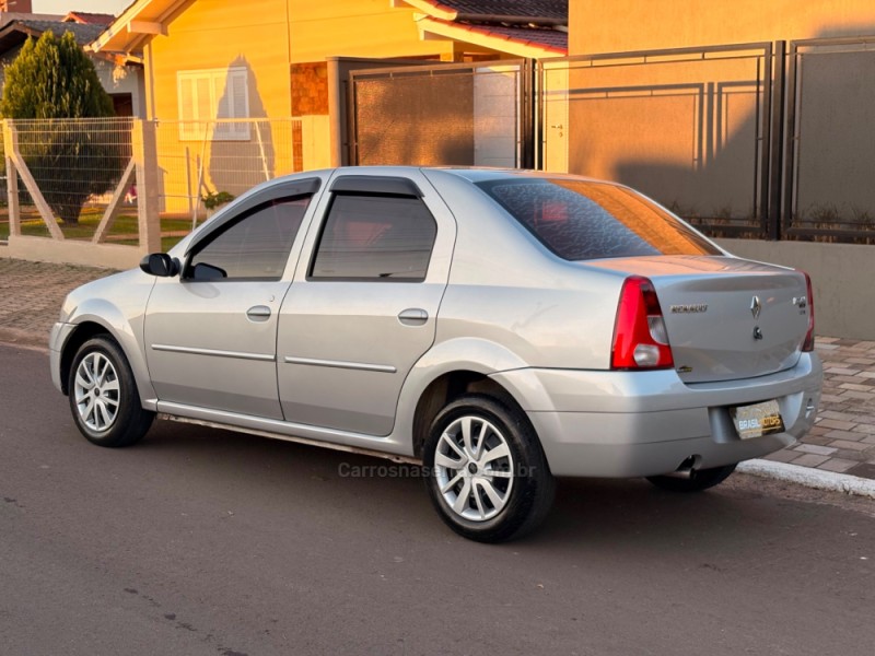 LOGAN 1.6 AUTHENTIQUE 8V TORQUE FLEX 4P MANUAL - 2010 - ESTâNCIA VELHA