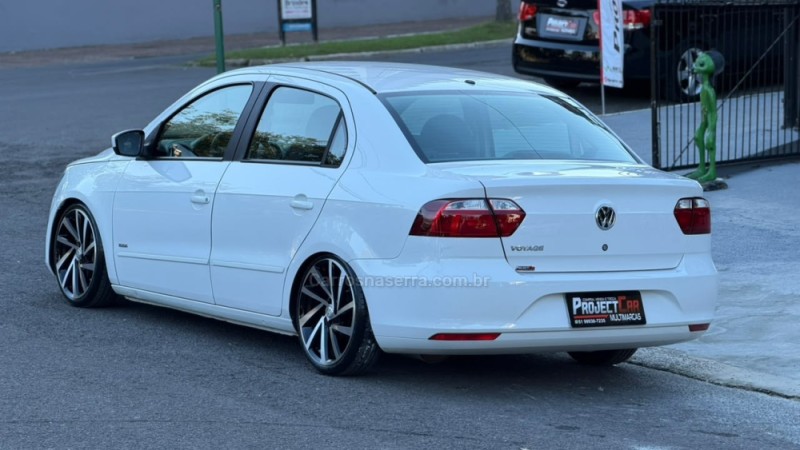 VOYAGE 1.0 MI TRENDLINE 8V FLEX 4P MANUAL - 2013 - NOVO HAMBURGO