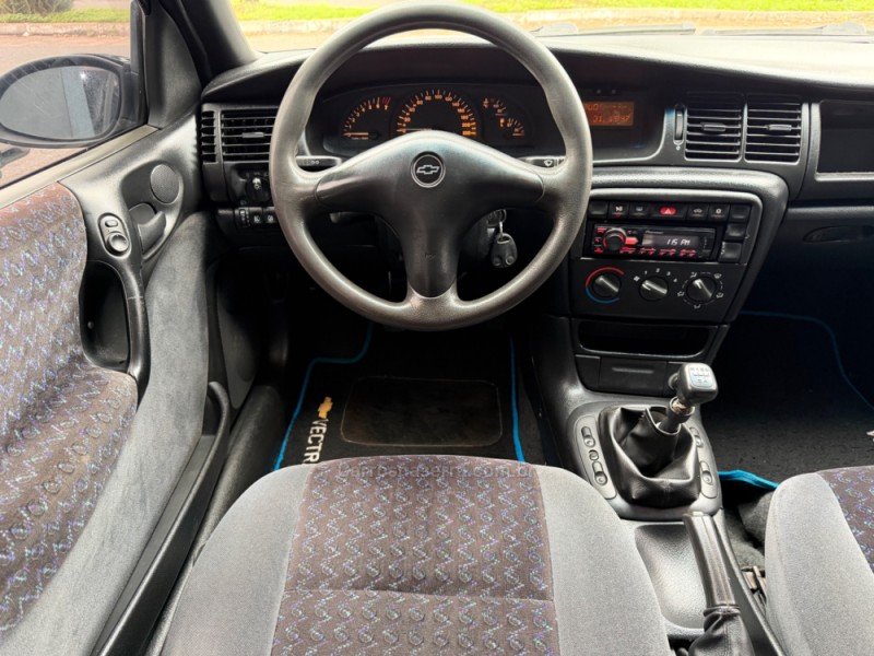 VECTRA 2.2 MPFI GLS 8V GASOLINA 4P MANUAL - 1999 - CAMPO BOM
