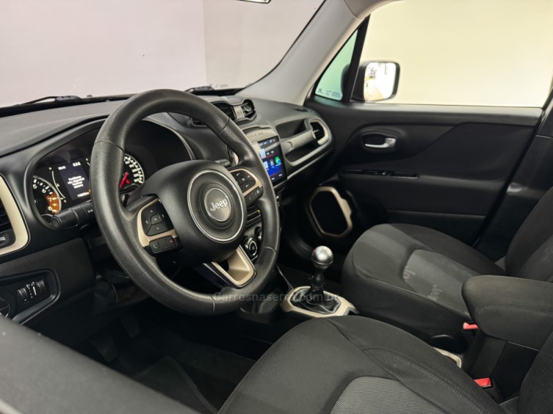 RENEGADE 1.8 16V FLEX SPORT 4P MANUAL - 2016 - CARLOS BARBOSA
