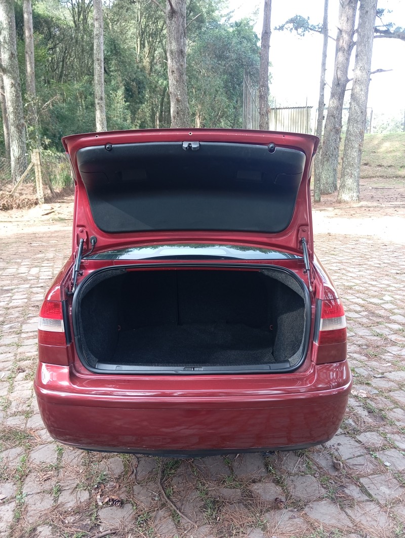 POLO SEDAN 1.6 8V GASOLINA 4P MANUAL - 2003 - CAXIAS DO SUL