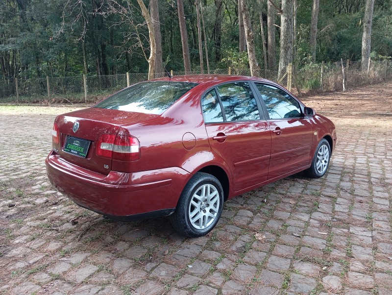 POLO SEDAN 1.6 8V GASOLINA 4P MANUAL - 2003 - CAXIAS DO SUL
