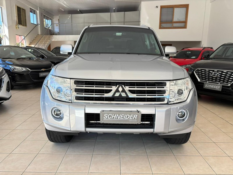 PAJERO 3.2 4X4 16V TURBO INTERCOOLER DIESEL 4P AUTOMÁTICO - 2010 - NOVA PETRóPOLIS