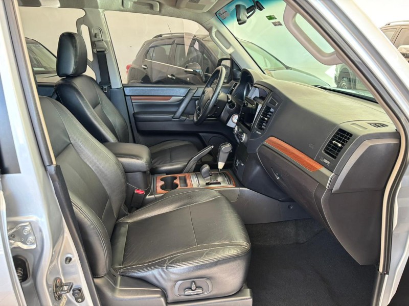 PAJERO 3.2 4X4 16V TURBO INTERCOOLER DIESEL 4P AUTOMÁTICO - 2010 - NOVA PETRóPOLIS