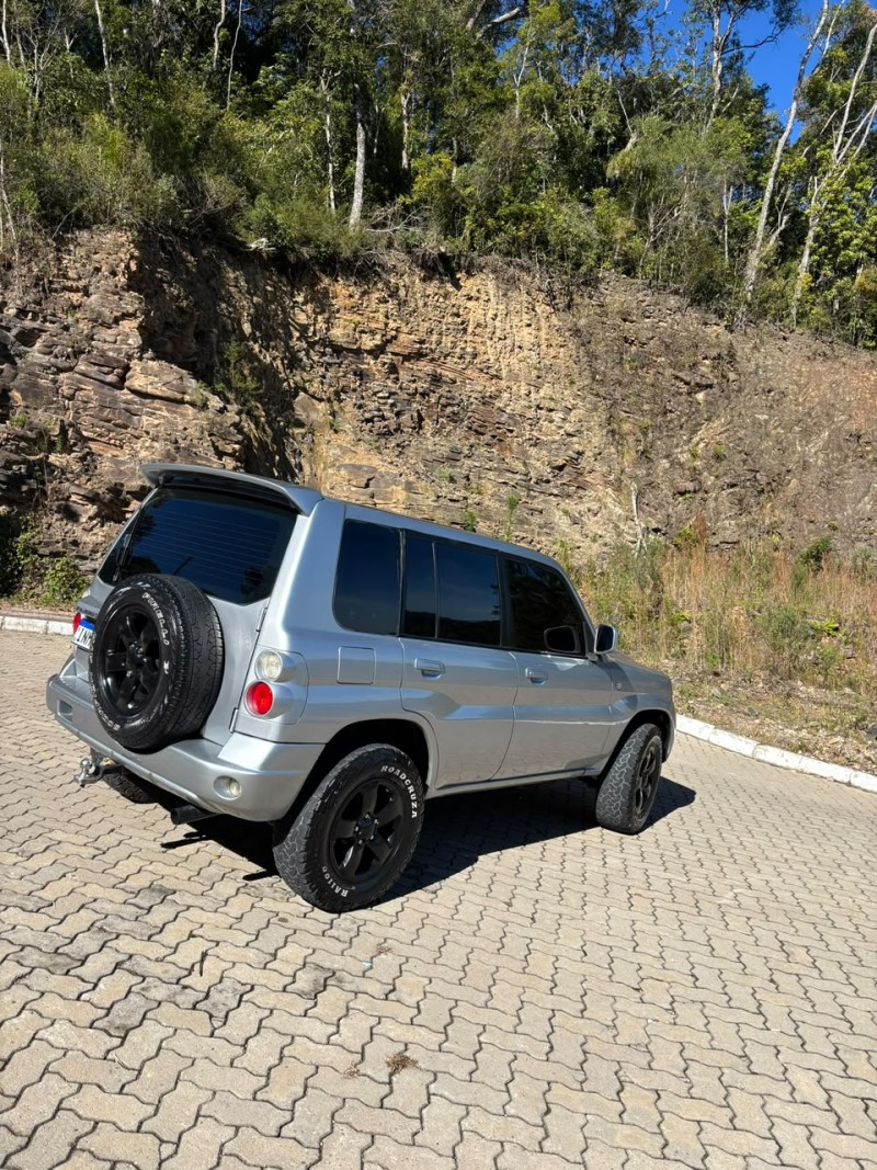 PAJERO TR4 2.0 4X4 16V 131CV GASOLINA 4P MANUAL - 2007 - FLORES DA CUNHA