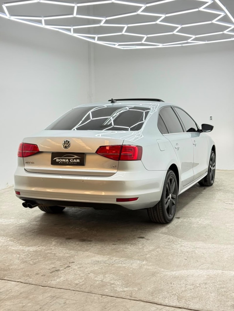 JETTA 2.0 TSI HIGHLINE 200CV GASOLINA 4P TIPTRONIC - 2015 - CAXIAS DO SUL