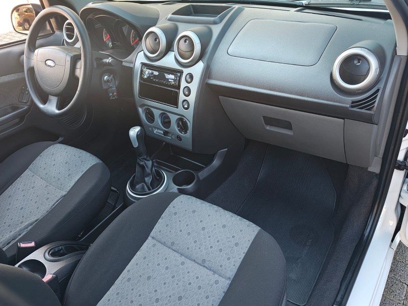 FIESTA 1.6 ROCAM SE PLUS 8V FLEX 4P MANUAL - 2014 - FARROUPILHA