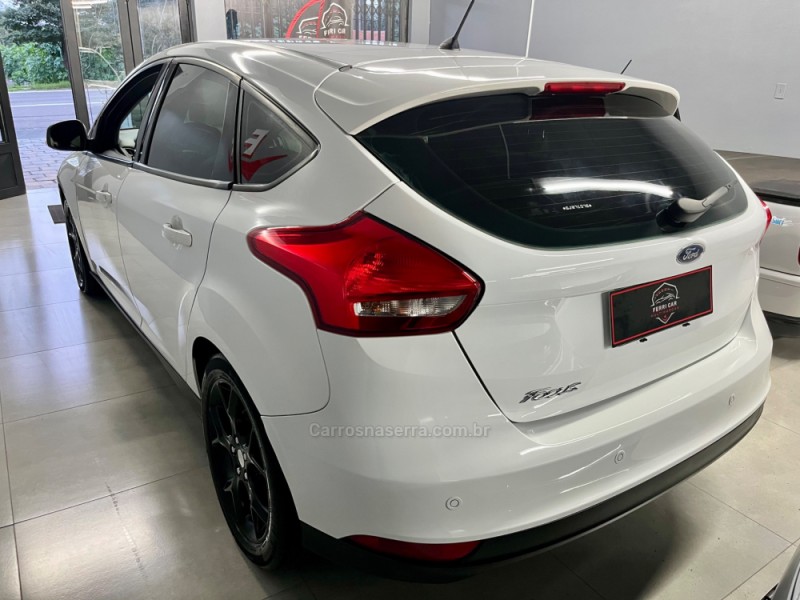 FOCUS 1.6 SE PLUS 16V FLEX 4P MANUAL - 2016 - CAXIAS DO SUL