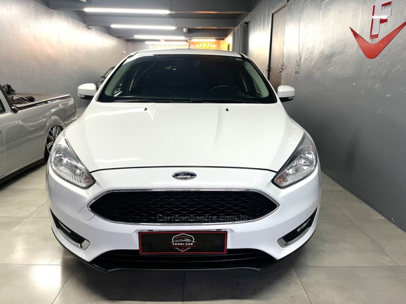 FOCUS 1.6 SE PLUS 16V FLEX 4P MANUAL - 2016 - CAXIAS DO SUL