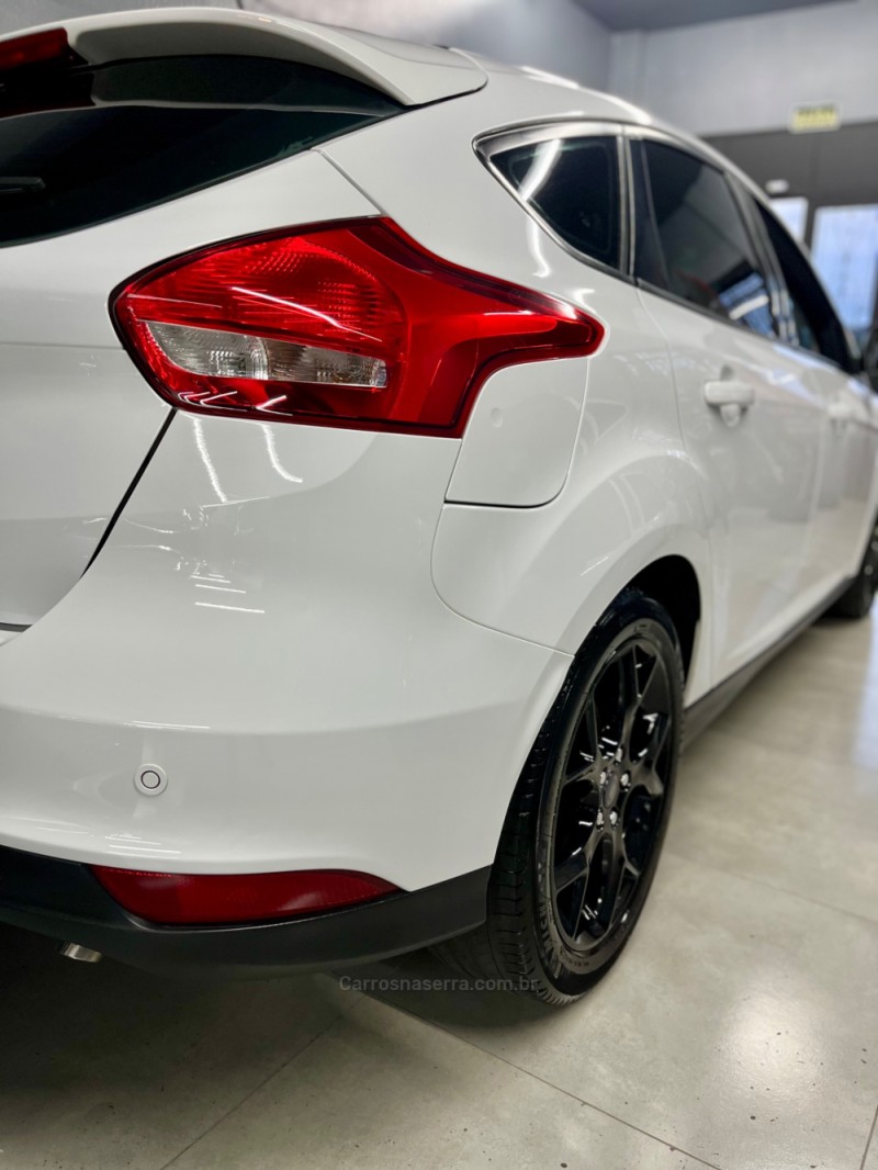 FOCUS 1.6 SE PLUS 16V FLEX 4P MANUAL - 2016 - CAXIAS DO SUL