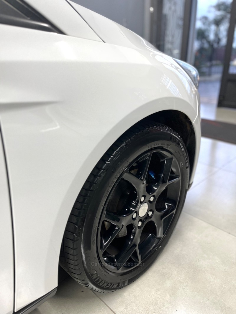 FOCUS 1.6 SE PLUS 16V FLEX 4P MANUAL - 2016 - CAXIAS DO SUL