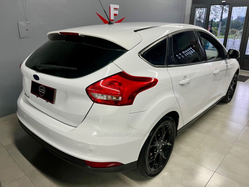 FOCUS 1.6 SE PLUS 16V FLEX 4P MANUAL - 2016 - CAXIAS DO SUL
