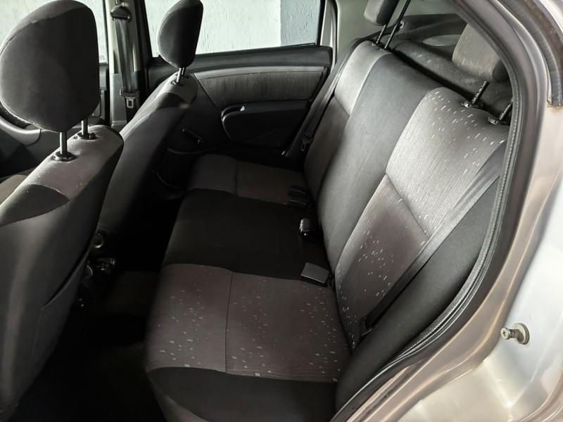LOGAN 1.0 EXPRESSION 16V FLEX 4P MANUAL - 2011 - BOM PRINCíPIO