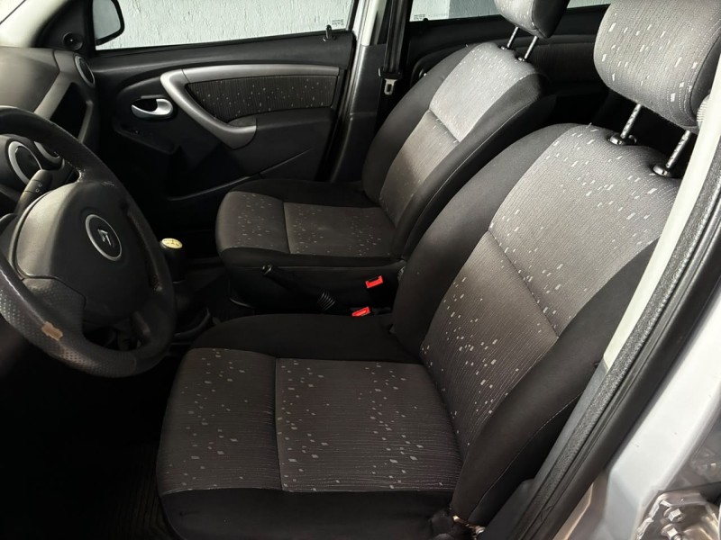 LOGAN 1.0 EXPRESSION 16V FLEX 4P MANUAL - 2011 - BOM PRINCíPIO