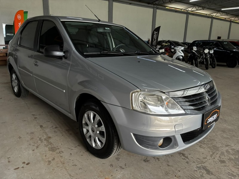 LOGAN 1.0 EXPRESSION 16V FLEX 4P MANUAL - 2011 - BOM PRINCíPIO