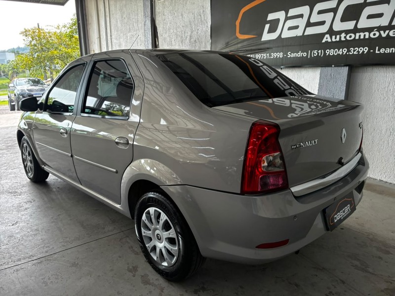 LOGAN 1.0 EXPRESSION 16V FLEX 4P MANUAL - 2011 - BOM PRINCíPIO