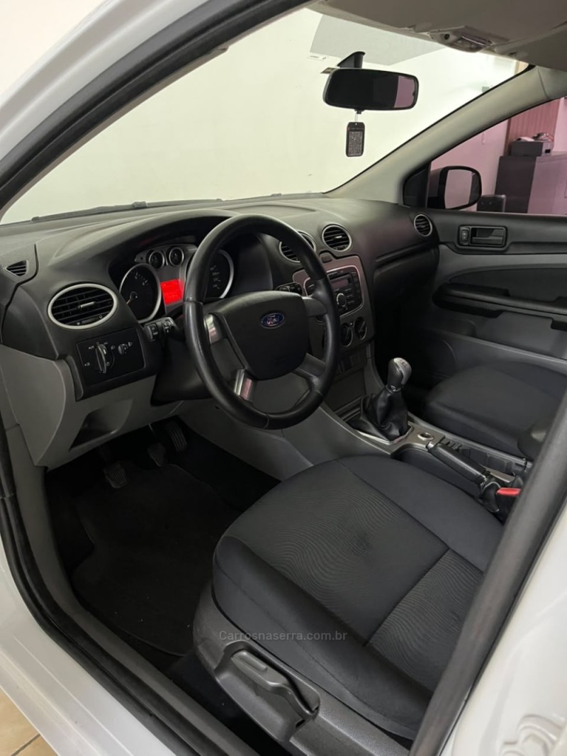 FOCUS 1.6 8V FLEX 4P MANUAL - 2011 - CAXIAS DO SUL