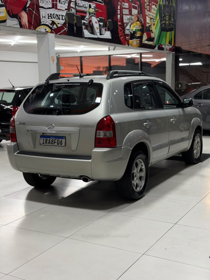 TUCSON 2.0 MPFI GLS BASE 16V 143CV 2WD GASOLINA 4P AUTOMÁTICO - 2011 - SANTA CRUZ DO SUL