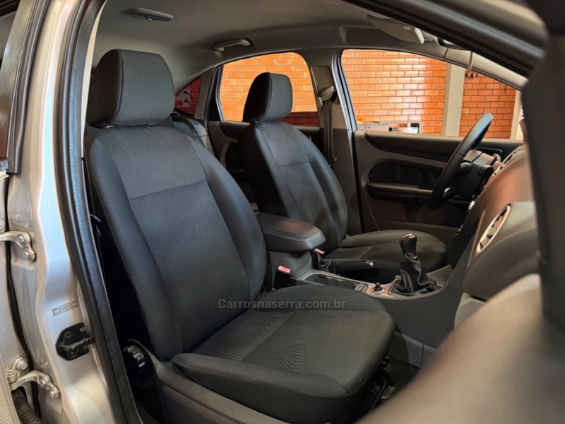 FOCUS 1.6 GLX 16V FLEX 4P MANUAL - 2013 - BENTO GONçALVES