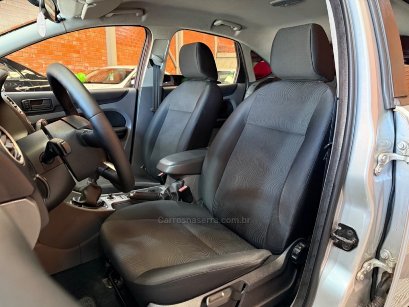 FOCUS 1.6 GLX 16V FLEX 4P MANUAL - 2013 - BENTO GONçALVES
