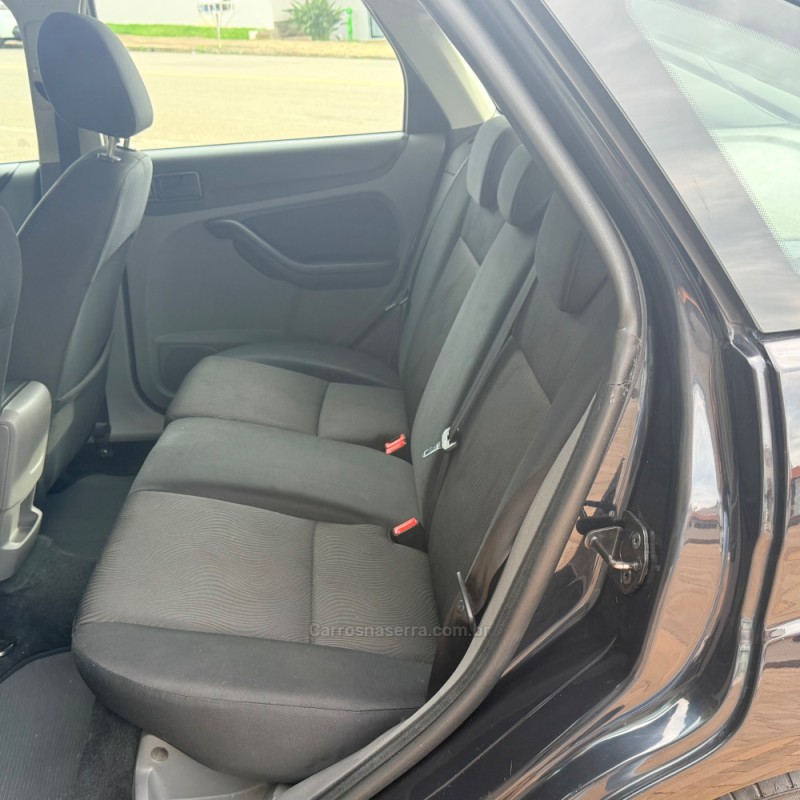 FOCUS 2.0 SE PLUS 16V FLEX 4P AUTOMÁTICO - 2011 - GUAPORé