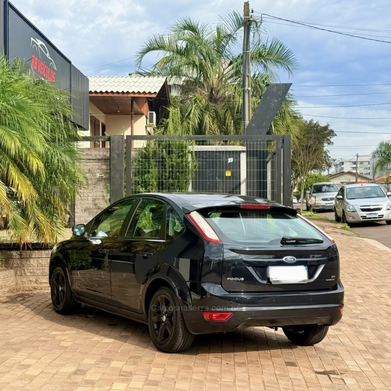FOCUS 2.0 SE PLUS 16V FLEX 4P AUTOMÁTICO - 2011 - GUAPORé