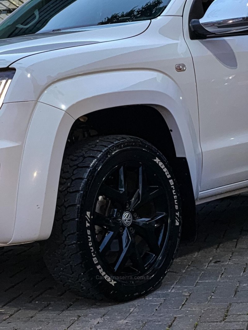 AMAROK 3.0 V6 TDI HIGHLINE CD DIESEL 4MOTION AUTOMÁTICO - 2018 - CANELA