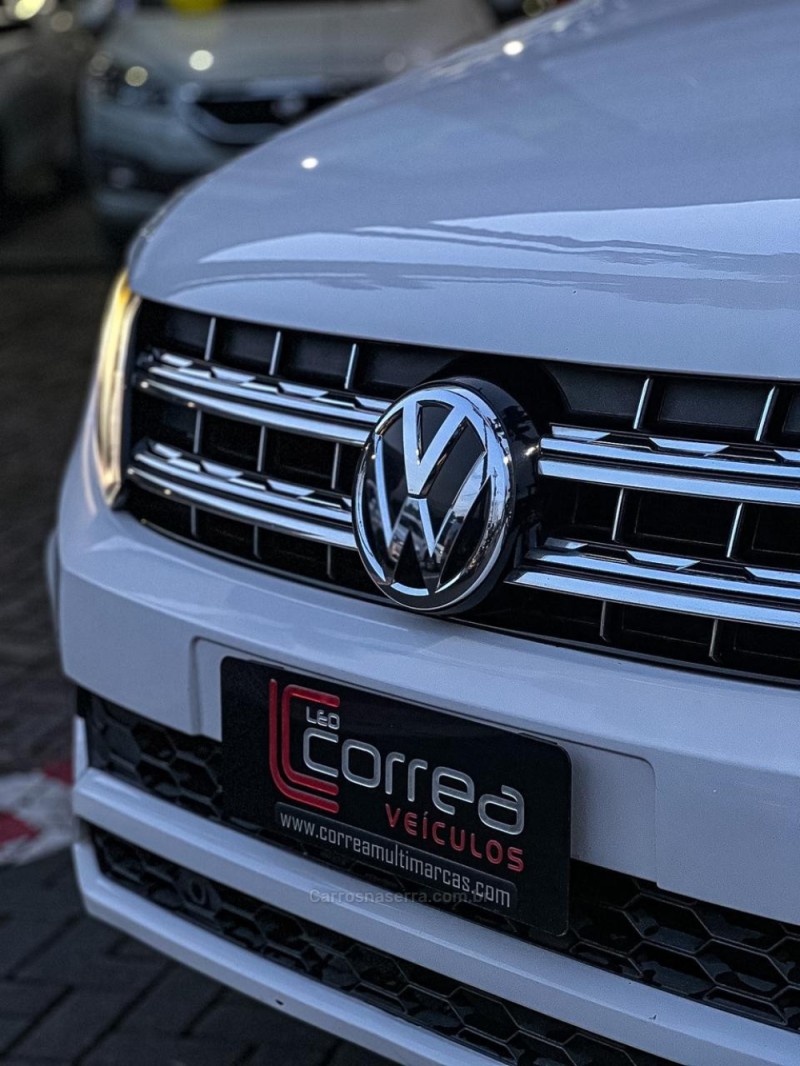 AMAROK 3.0 V6 TDI HIGHLINE CD DIESEL 4MOTION AUTOMÁTICO - 2018 - CANELA