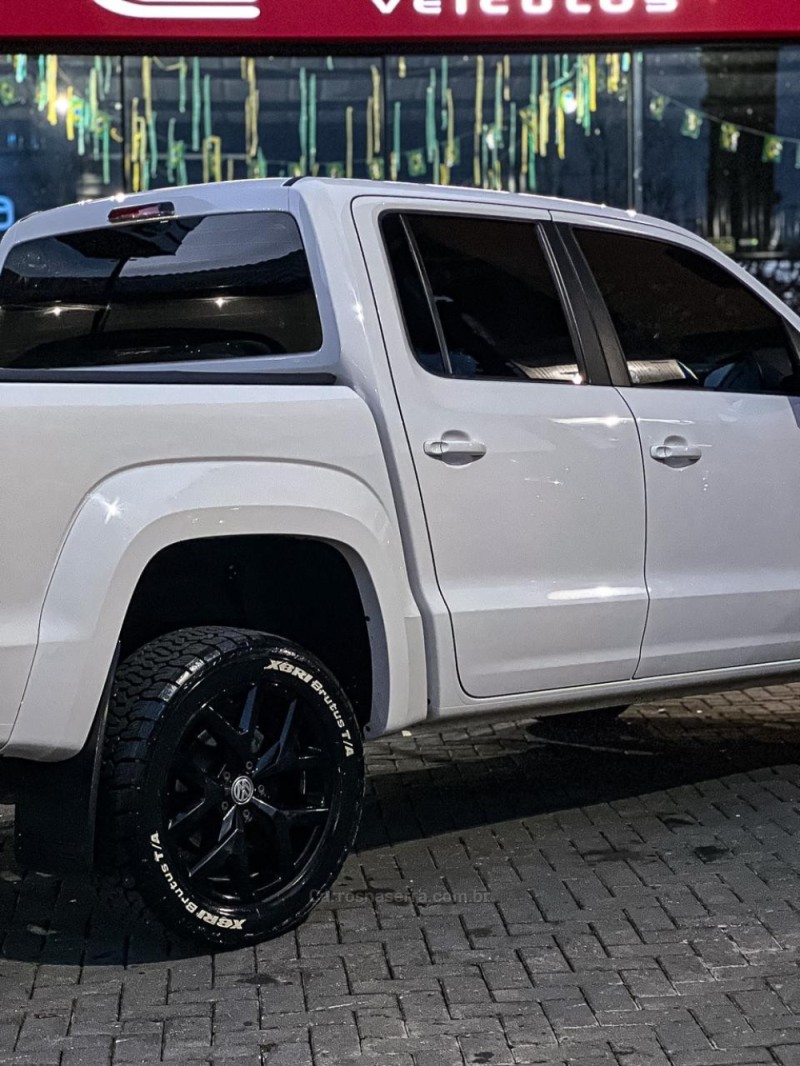 AMAROK 3.0 V6 TDI HIGHLINE CD DIESEL 4MOTION AUTOMÁTICO - 2018 - CANELA