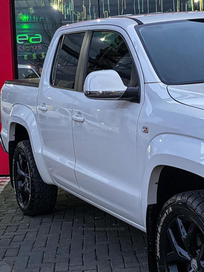 AMAROK 3.0 V6 TDI HIGHLINE CD DIESEL 4MOTION AUTOMÁTICO - 2018 - CANELA