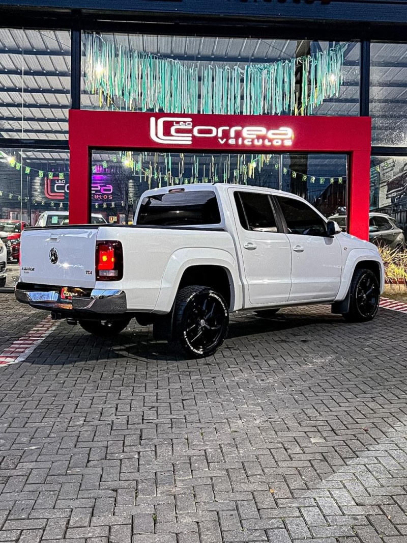 AMAROK 3.0 V6 TDI HIGHLINE CD DIESEL 4MOTION AUTOMÁTICO - 2018 - CANELA