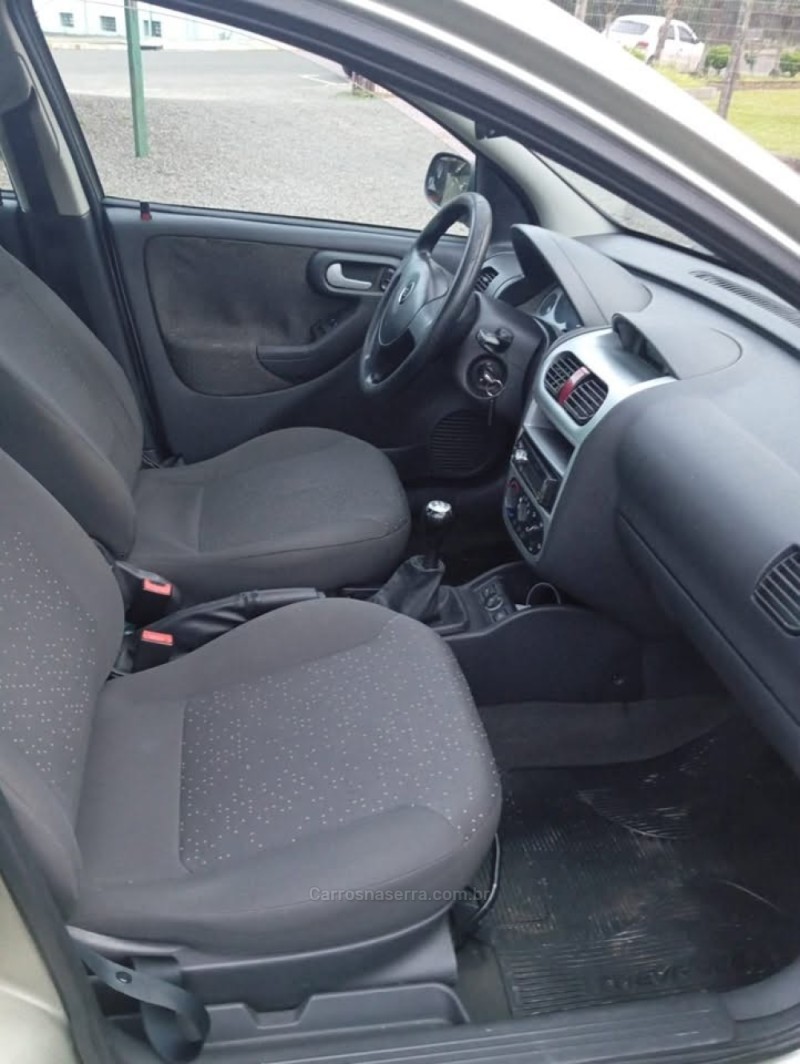 CORSA 1.4 MPFI PREMIUM SEDAN 8V FLEX 4P MANUAL - 2009 - PICADA CAFé