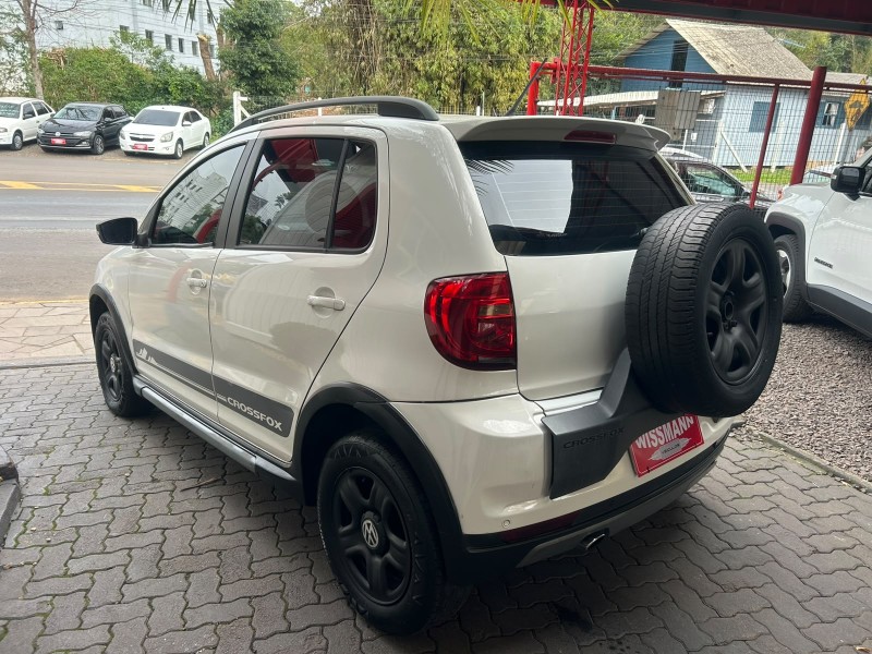 CROSSFOX 1.6 MI FLEX 8V 4P MANUAL - 2012 - TRêS COROAS