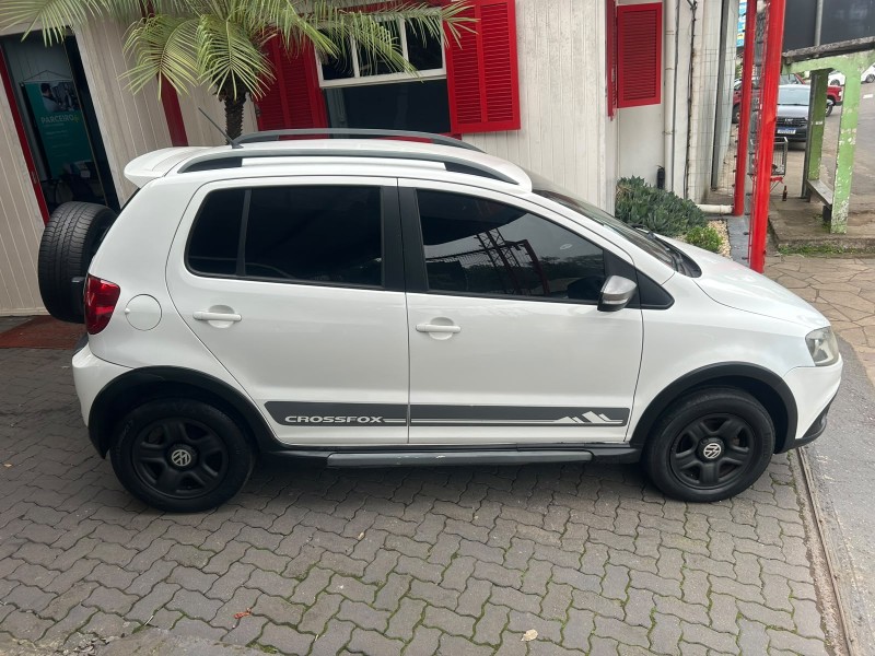 CROSSFOX 1.6 MI FLEX 8V 4P MANUAL - 2012 - TRêS COROAS