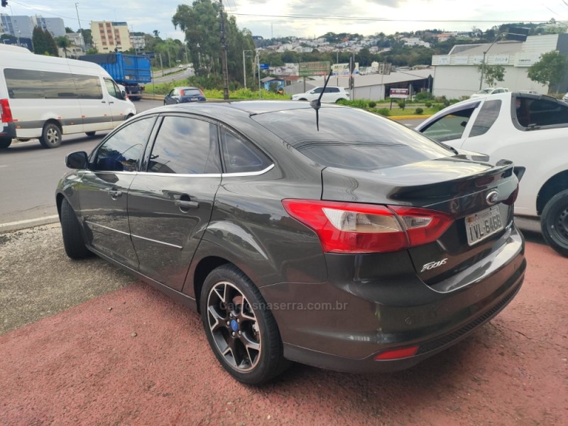FOCUS 2.0 TITANIUM FASTBACK 16V FLEX 4P AUTOMÁTICO - 2014 - FARROUPILHA