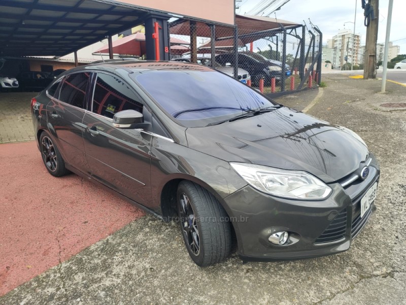 FOCUS 2.0 TITANIUM FASTBACK 16V FLEX 4P AUTOMÁTICO - 2014 - FARROUPILHA