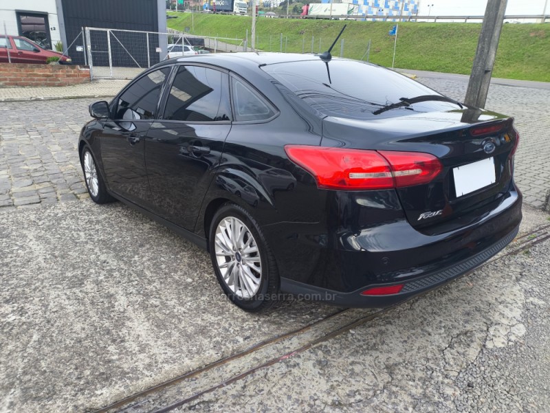 FOCUS 2.0 SE SEDAN 16V FLEX 4P AUTOMÁTICO - 2018 - FARROUPILHA