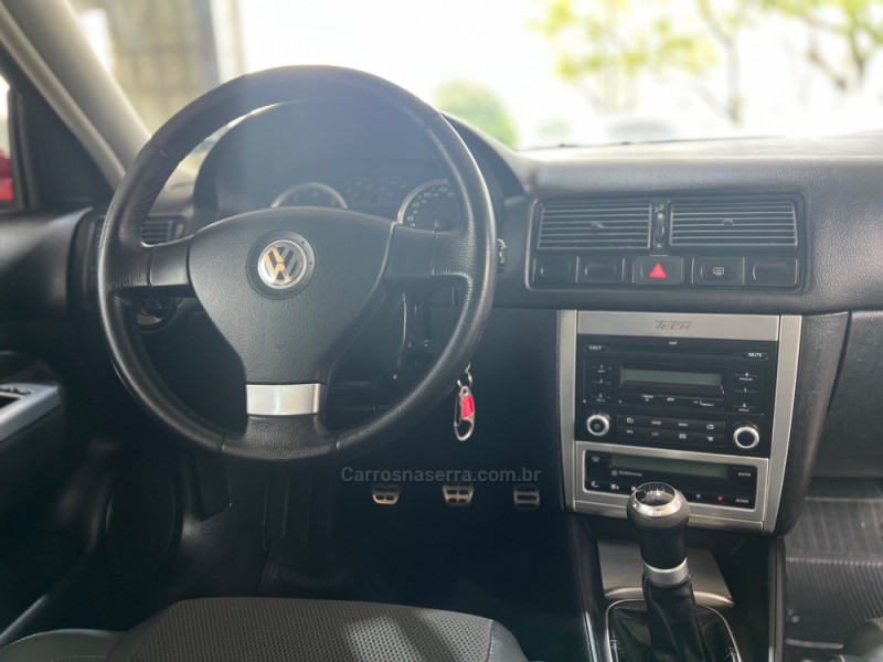 GOLF 1.6 MI TECH 8V FLEX 4P MANUAL - 2009 - BOM PRINCíPIO