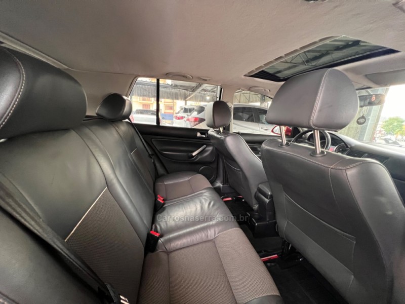 GOLF 1.6 MI TECH 8V FLEX 4P MANUAL - 2009 - BOM PRINCíPIO
