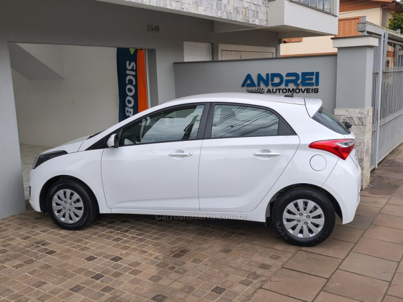 HB20 1.6 COMFORT 16V FLEX 4P MANUAL - 2015 - SERAFINA CORRêA
