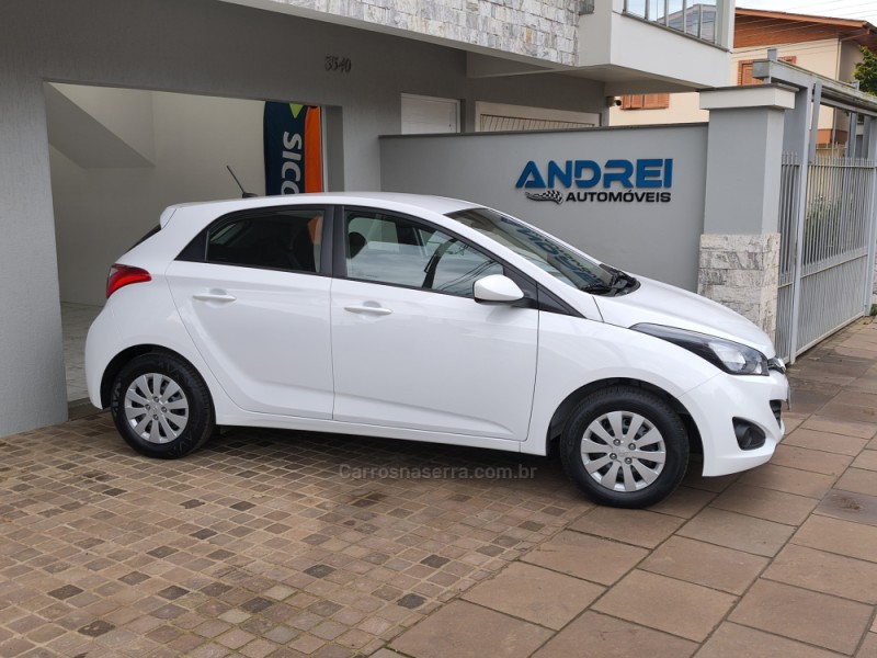 HB20 1.6 COMFORT 16V FLEX 4P MANUAL - 2015 - SERAFINA CORRêA