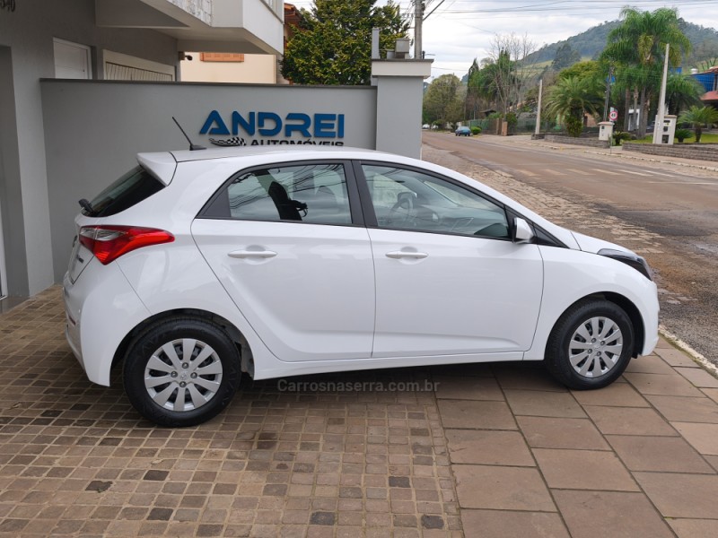 HB20 1.6 COMFORT 16V FLEX 4P MANUAL - 2015 - SERAFINA CORRêA
