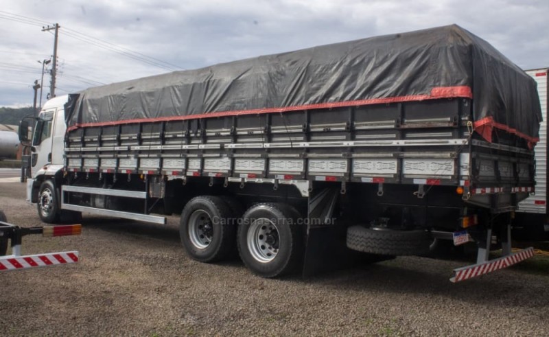 CARGO 2422 E 3 EIXOS - 2012 - GARIBALDI