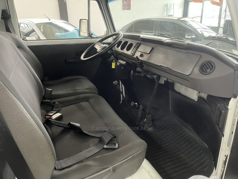 KOMBI 1.6 MI FURGÃO 8V GASOLINA 3P MANUAL - 2000 - CAXIAS DO SUL