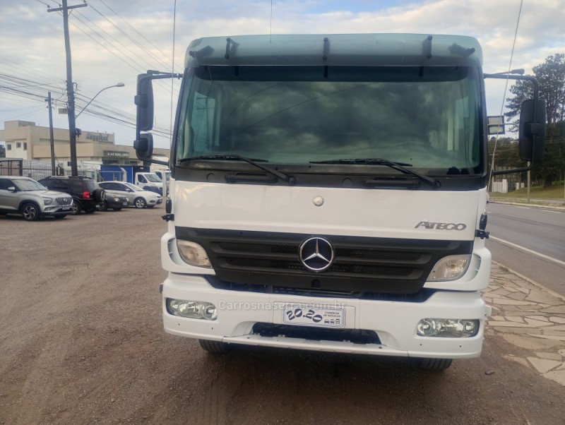 ATEGO 2425 3 EIXOS - 2009 - FARROUPILHA