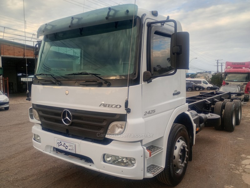 ATEGO 2425 3 EIXOS - 2009 - FARROUPILHA