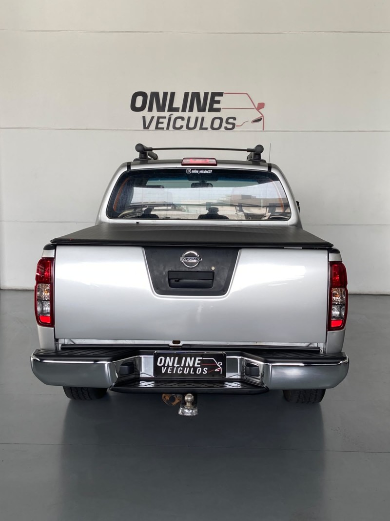 FRONTIER 2.5 SL 4X4 CD TURBO ELETRONIC DIESEL 4P AUTOMÁTICO - 2016 - FARROUPILHA