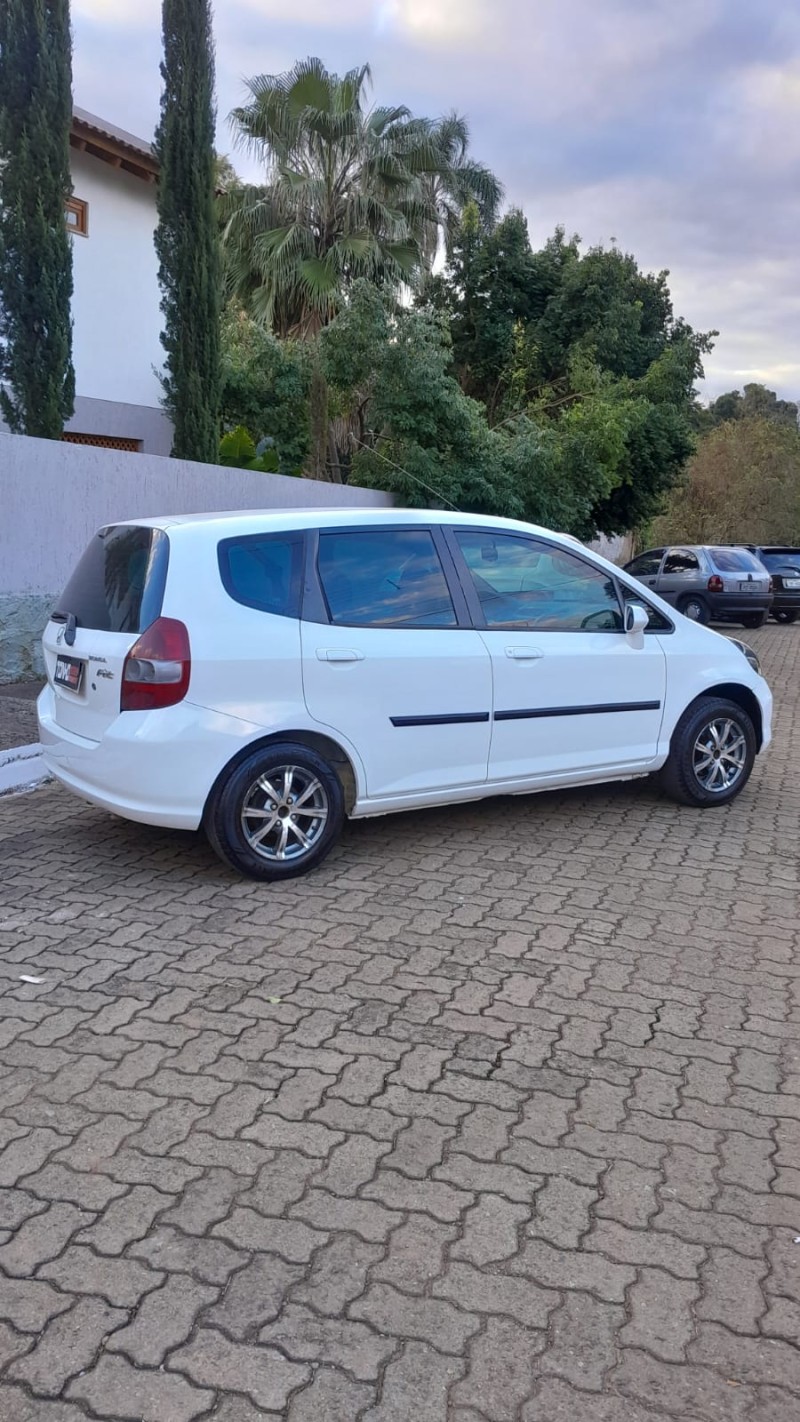 FIT 1.4 LX 8V GASOLINA 4P AUTOMÁTICO - 2005 - ESTRELA